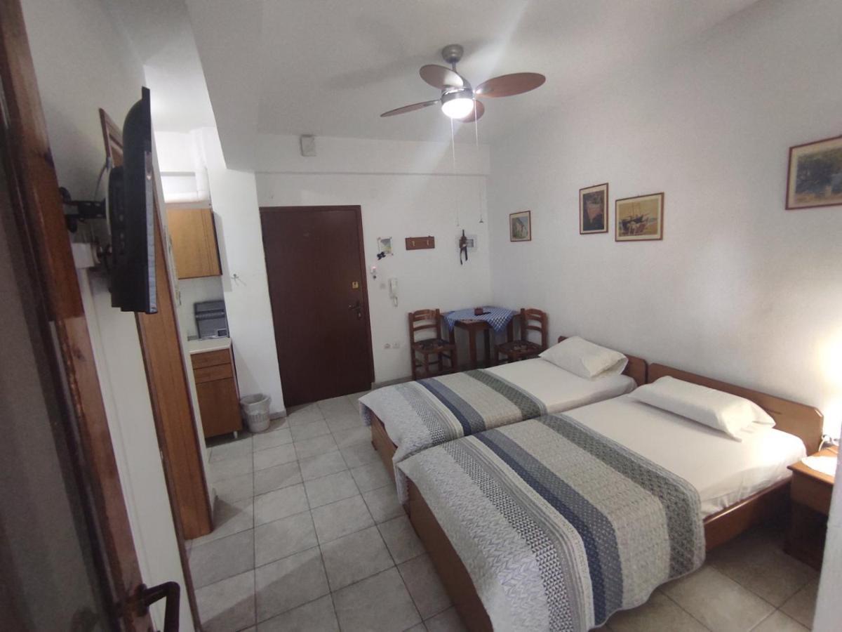 ניאה סקיוני Peristerianos Apartments מראה חיצוני תמונה