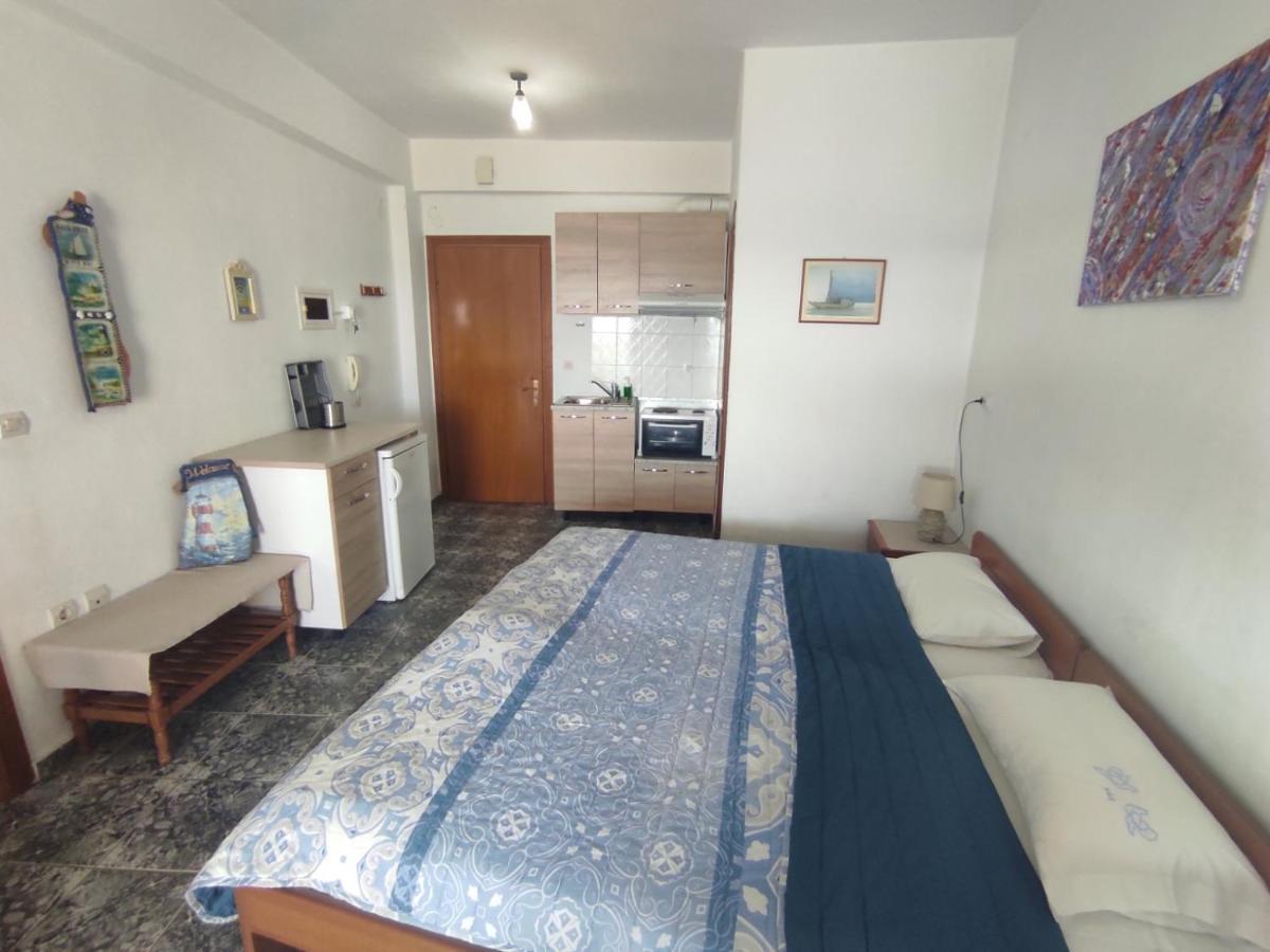 ניאה סקיוני Peristerianos Apartments מראה חיצוני תמונה