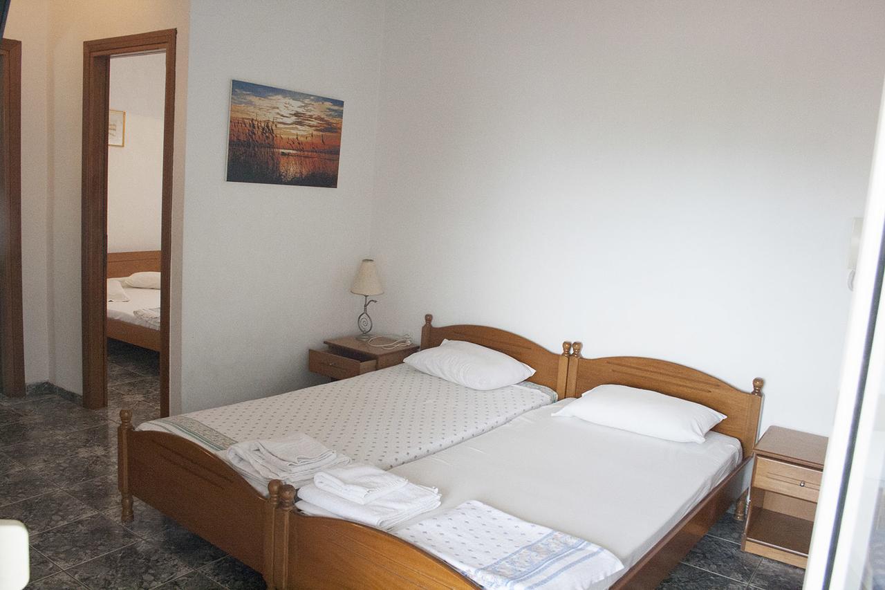 ניאה סקיוני Peristerianos Apartments מראה חיצוני תמונה